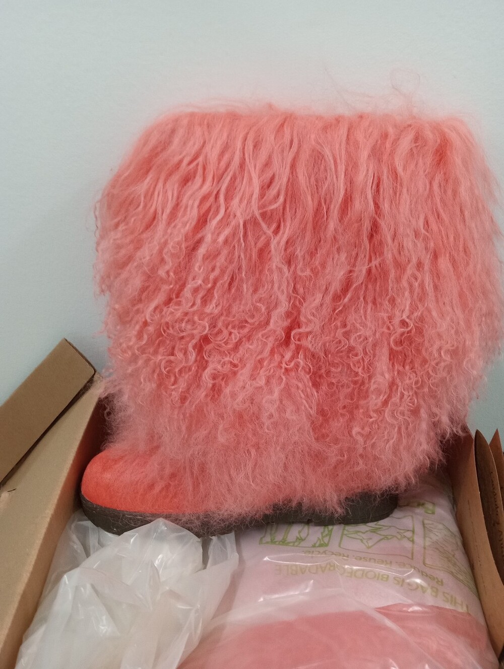 NIB 100% Lambs Wool & Suede Raspberry Boots By Bearpaw Boetis II Size 8